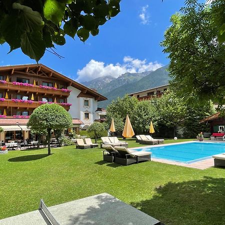 Alpenhotel Tirolerhof Нойштифт-им-Штубайталь Экстерьер фото