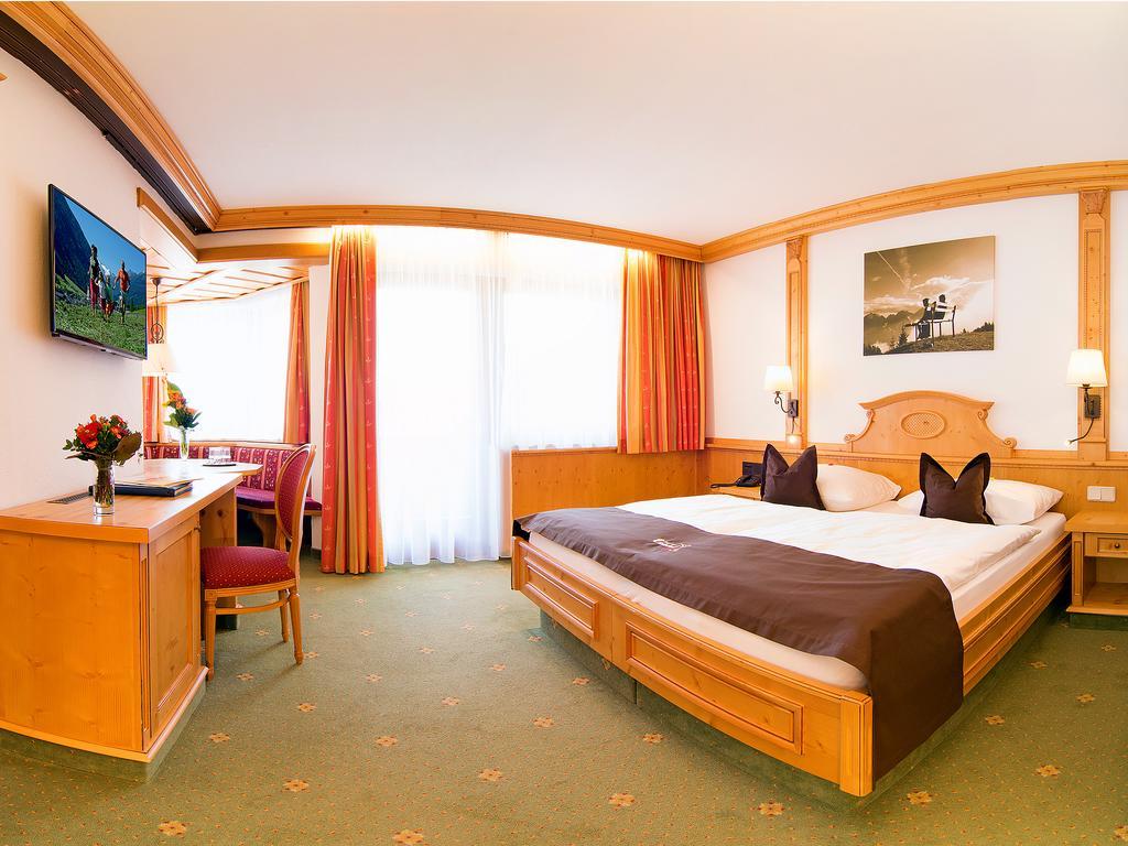 Alpenhotel Tirolerhof Нойштифт-им-Штубайталь Экстерьер фото