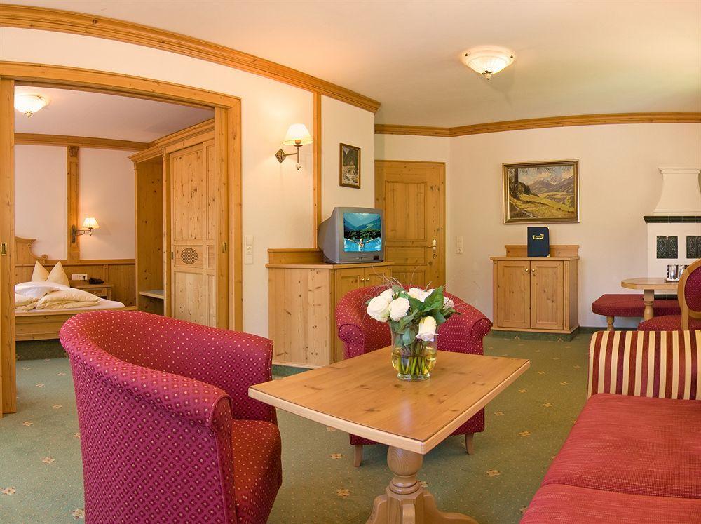 Alpenhotel Tirolerhof Нойштифт-им-Штубайталь Экстерьер фото