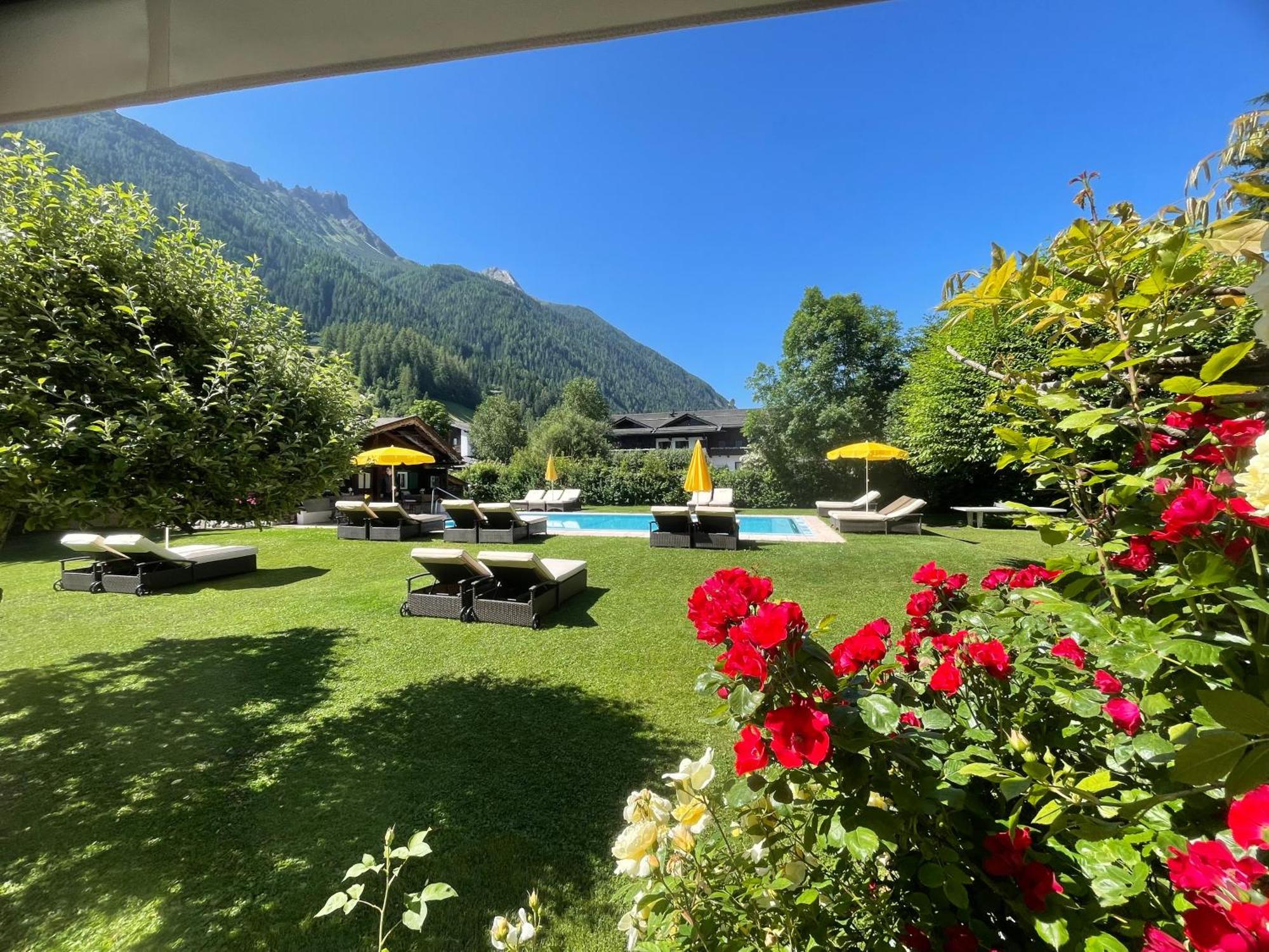Alpenhotel Tirolerhof Нойштифт-им-Штубайталь Экстерьер фото