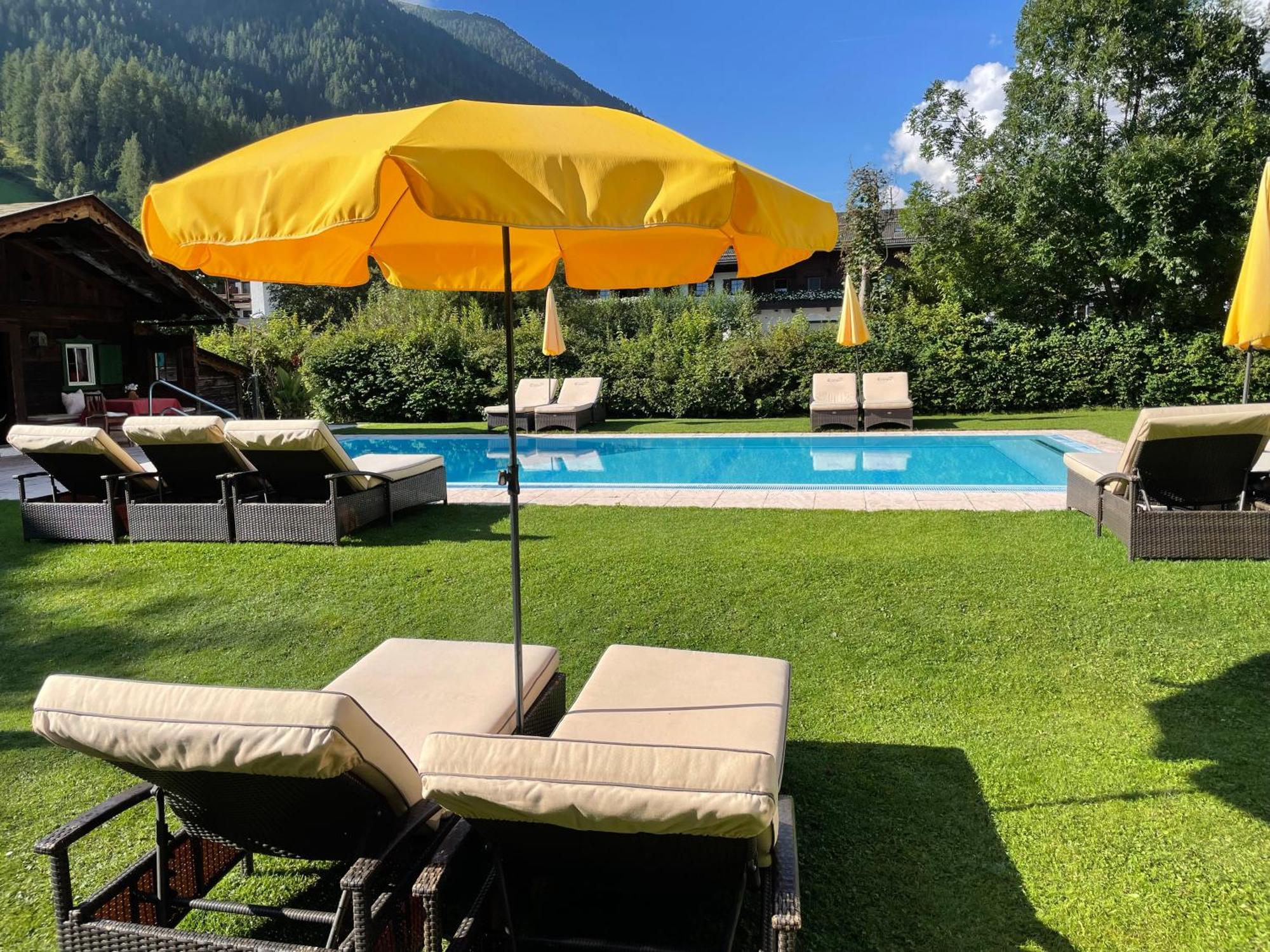 Alpenhotel Tirolerhof Нойштифт-им-Штубайталь Экстерьер фото