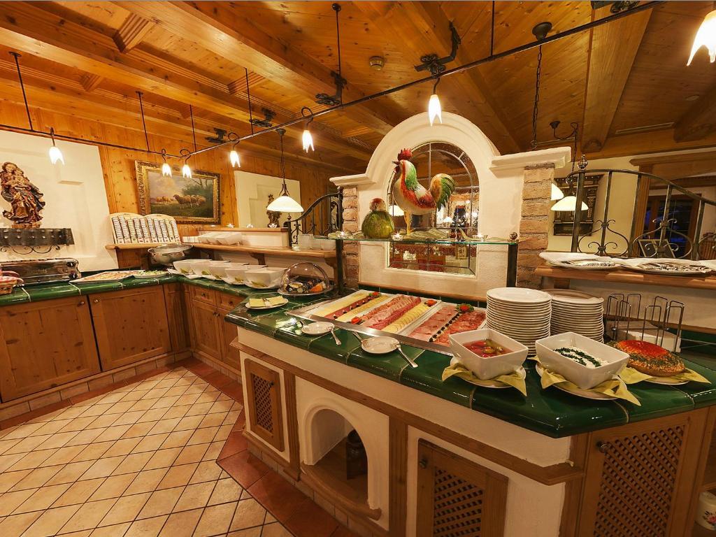 Alpenhotel Tirolerhof Нойштифт-им-Штубайталь Экстерьер фото