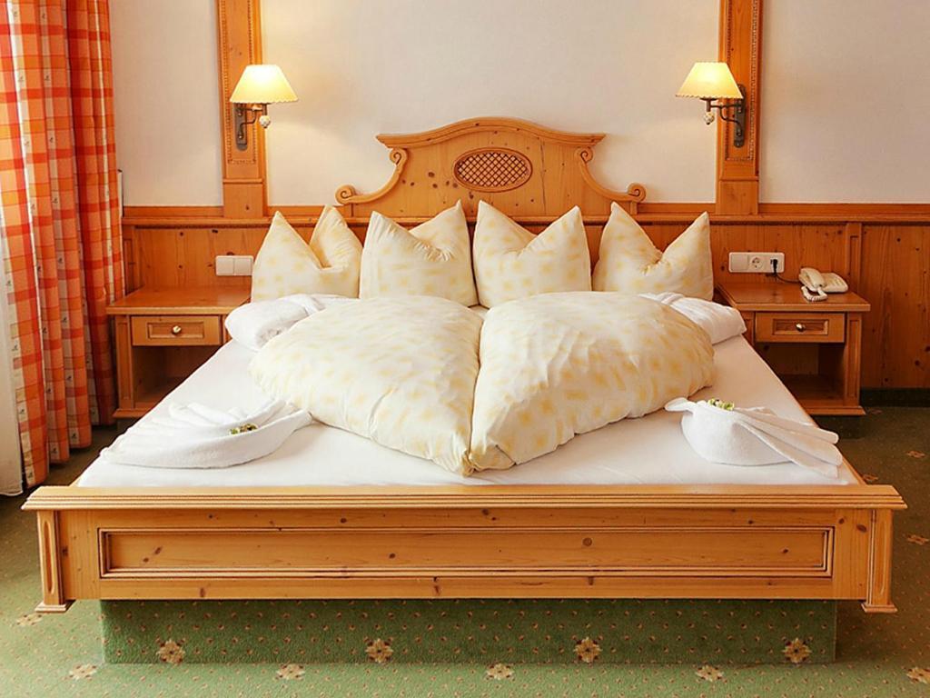 Alpenhotel Tirolerhof Нойштифт-им-Штубайталь Экстерьер фото