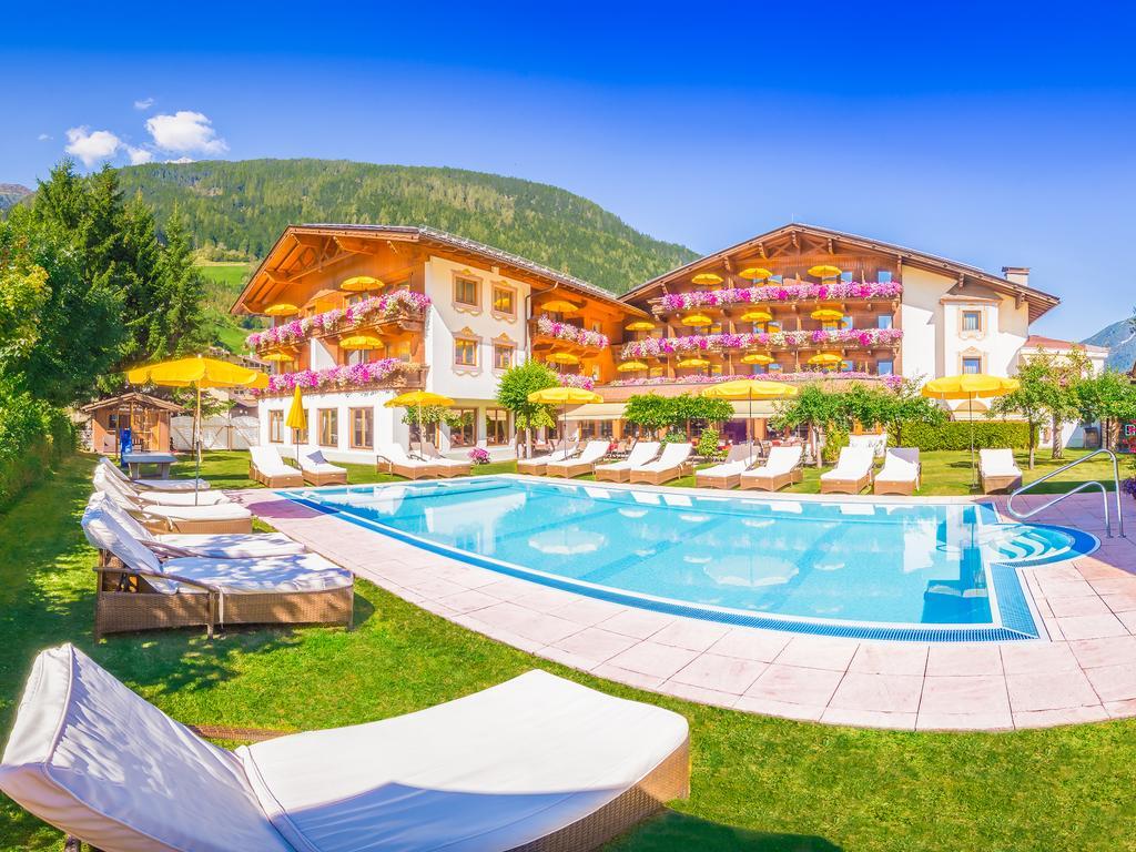Alpenhotel Tirolerhof Нойштифт-им-Штубайталь Экстерьер фото
