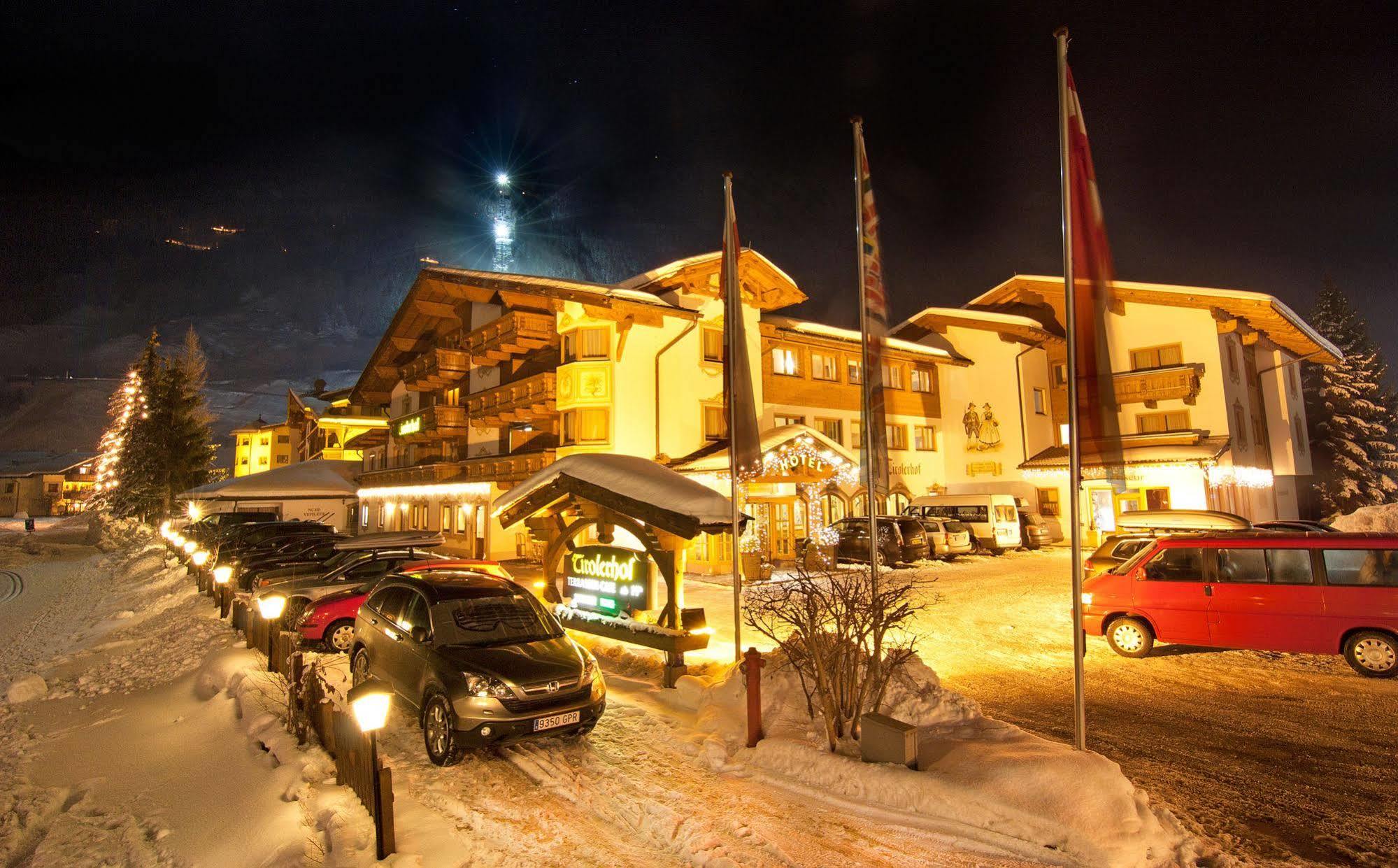 Alpenhotel Tirolerhof Нойштифт-им-Штубайталь Экстерьер фото