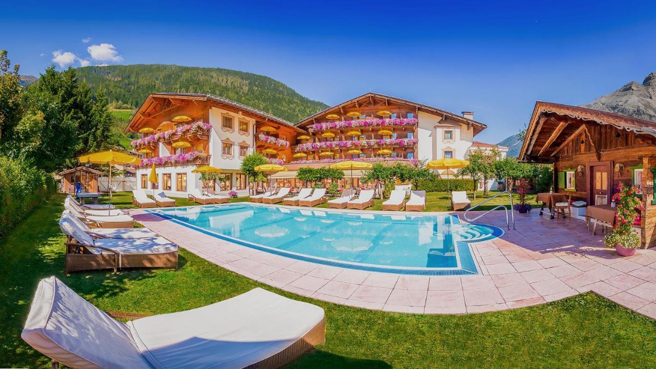 Alpenhotel Tirolerhof Нойштифт-им-Штубайталь Экстерьер фото