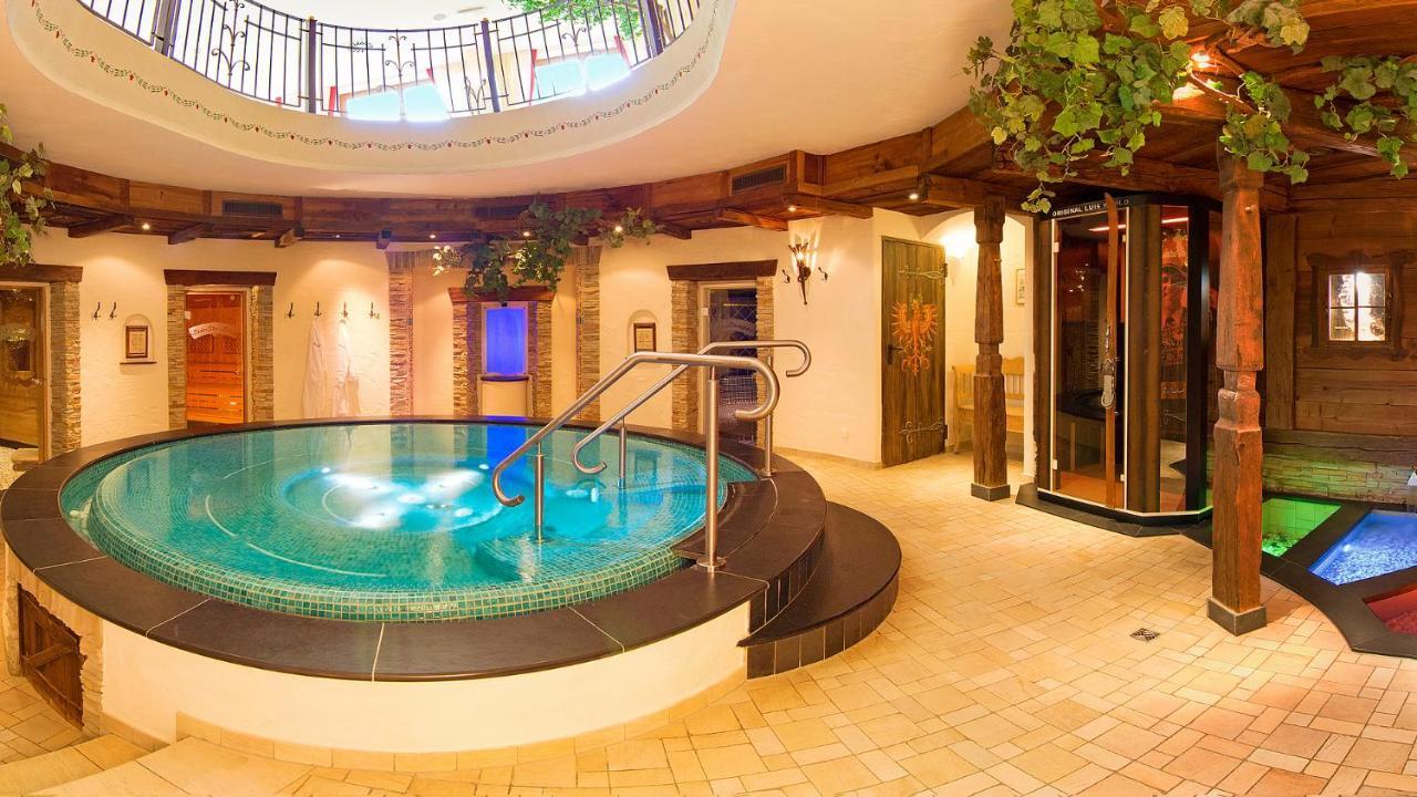 Alpenhotel Tirolerhof Нойштифт-им-Штубайталь Экстерьер фото